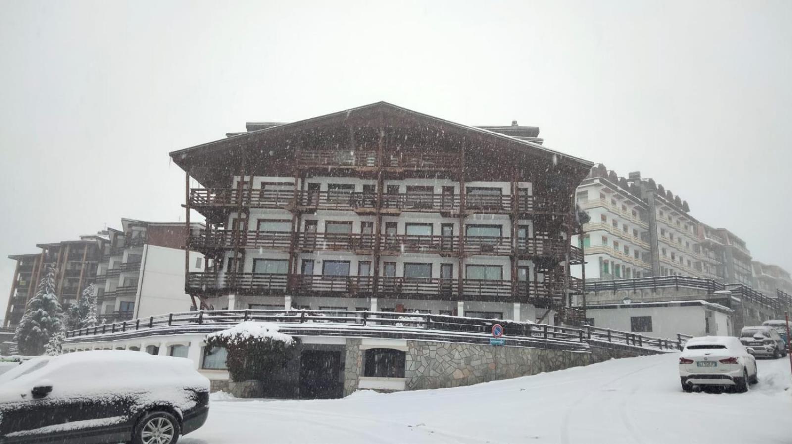Condominio Royal ristrutturato Colle Colle Sestriere Esterno foto