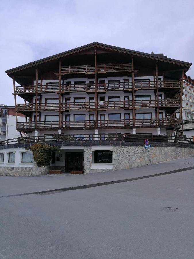 Condominio Royal ristrutturato Colle Colle Sestriere Esterno foto